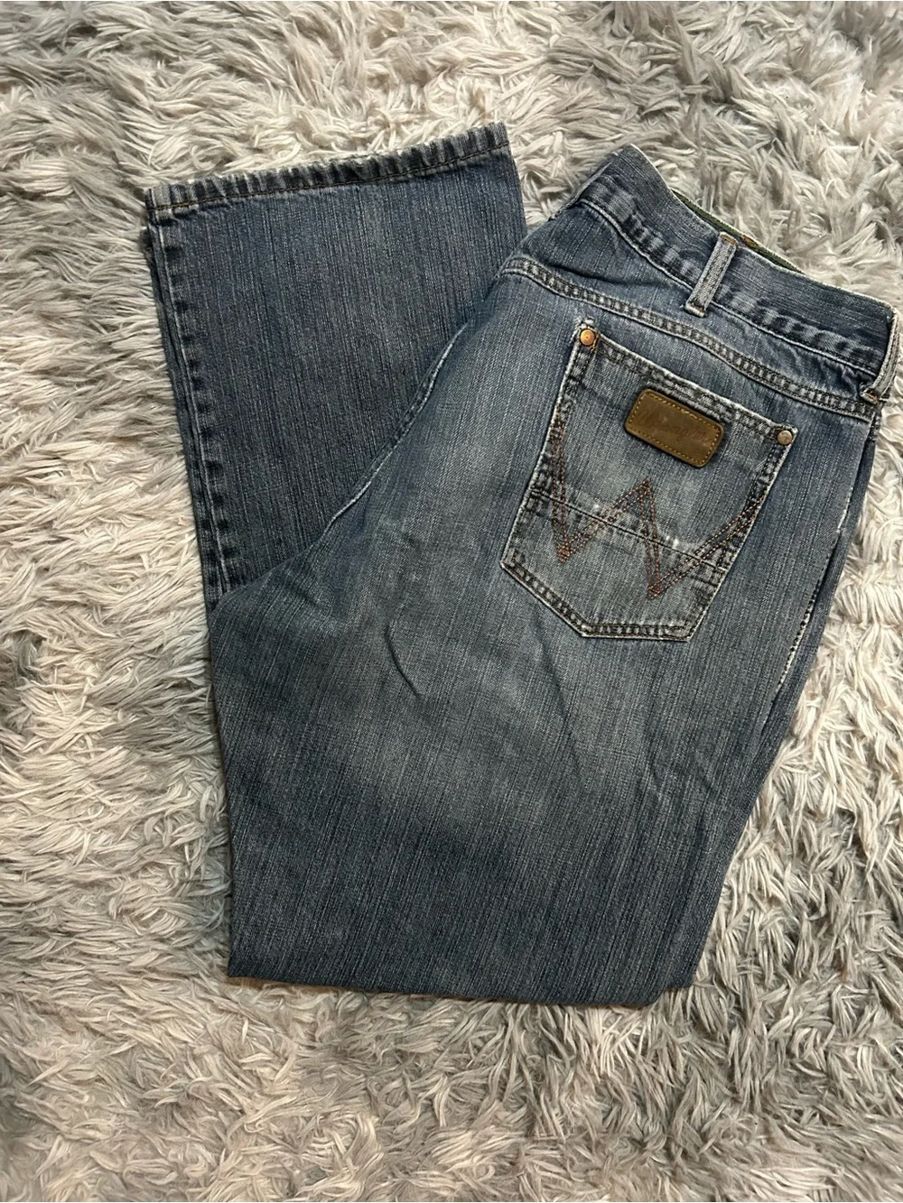 Men's Slim Straight Distressed Blue Jeans